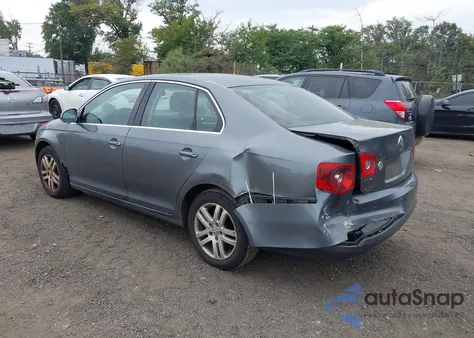 2005 Volkswagen Jetta Tdi z USA, uszkodzony, nr VIN 3VWST71K05M647895